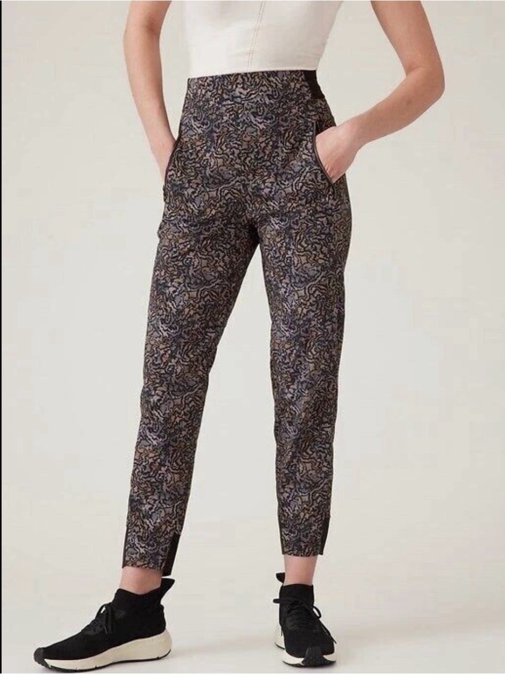 NWT ATHLETA Trekkie North Kinetic Abstract Tapered Jogger